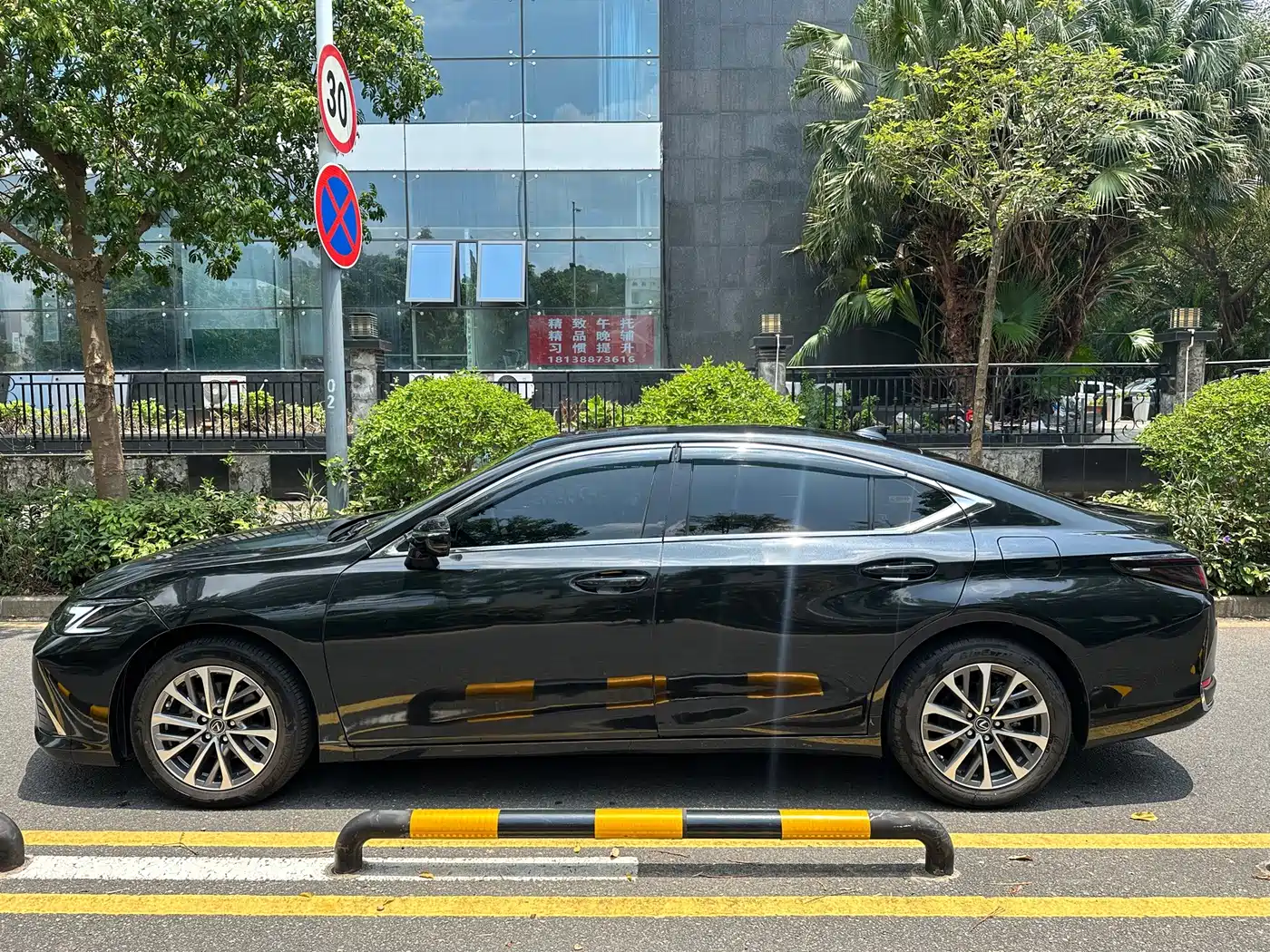 Фото 4 - Lexus ES