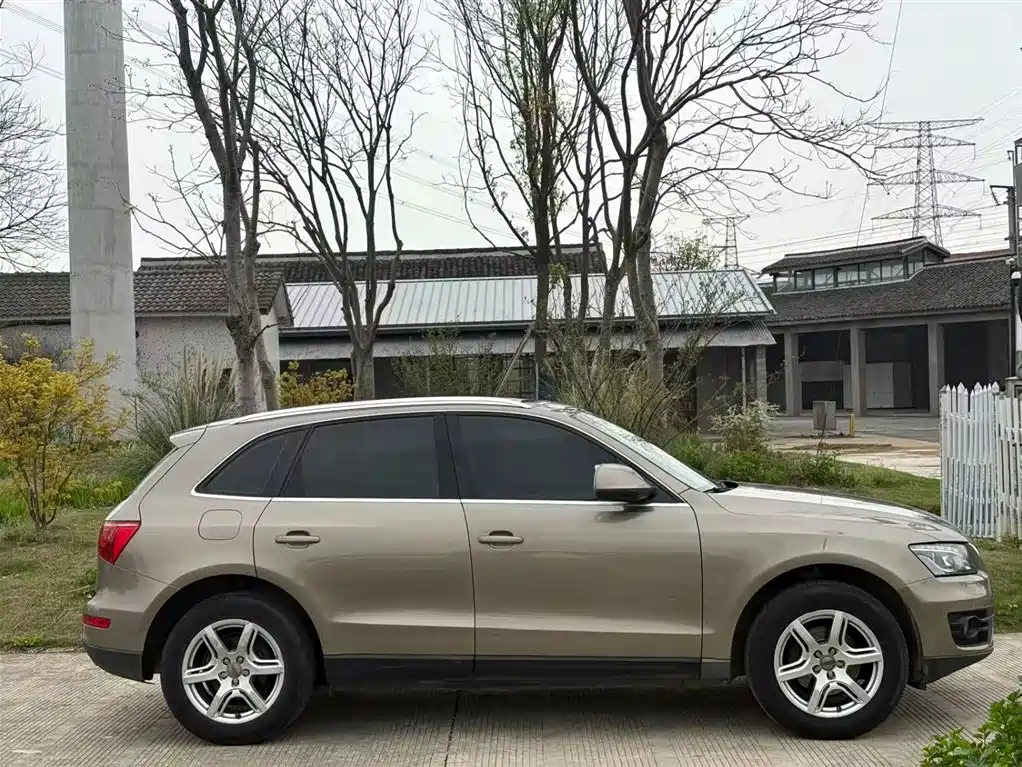 Audi Q5 2010 2.0TFSI Progressive фото 4