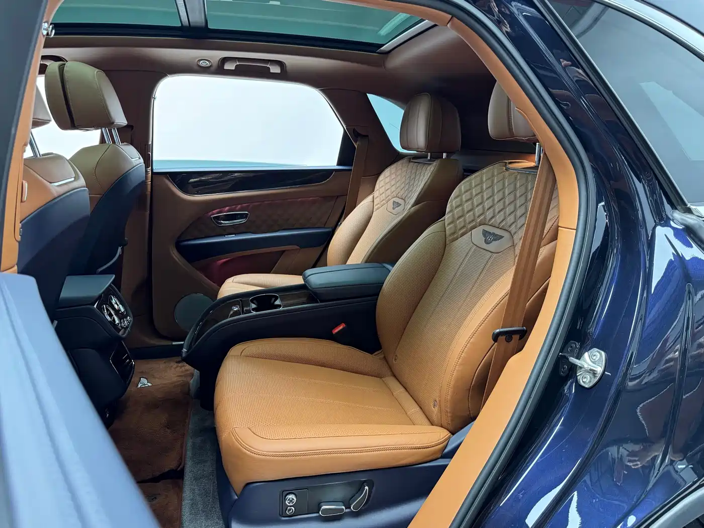 BENTLEY TIMYUE PLUG IN HYBRID