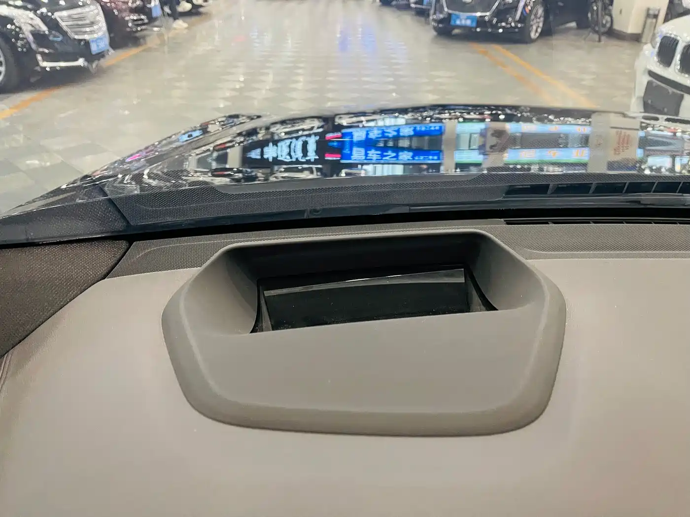BMW 6 Series GT 2018 640i xDrive M Sport Package фото 12