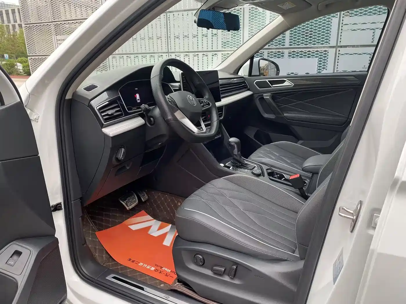 Volkswagen Tiguan L 2022 380TSI Automatic 4WD R-Line Cross Edition 7-Seater фото 8