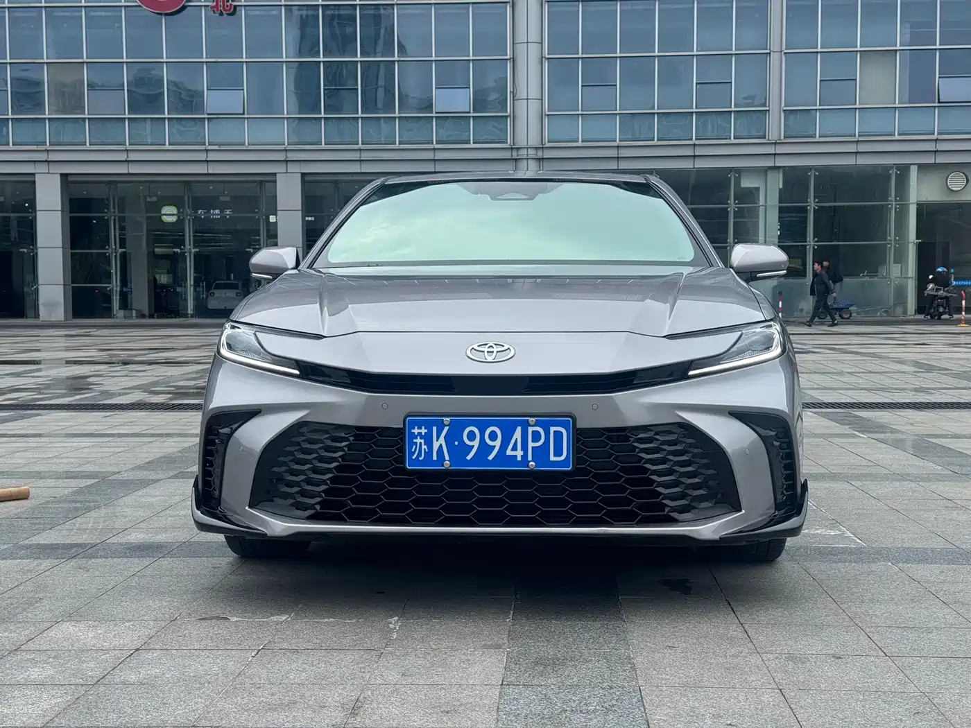 Toyota Camry 2026 Hybrid 2.0HSE Sport Lite Edition фото 2