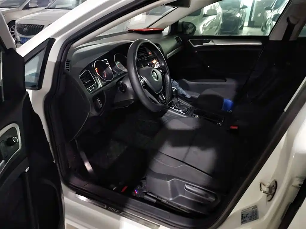 Volkswagen Golf 2020 200TSI DSG Comfort Progressive Edition фото 16