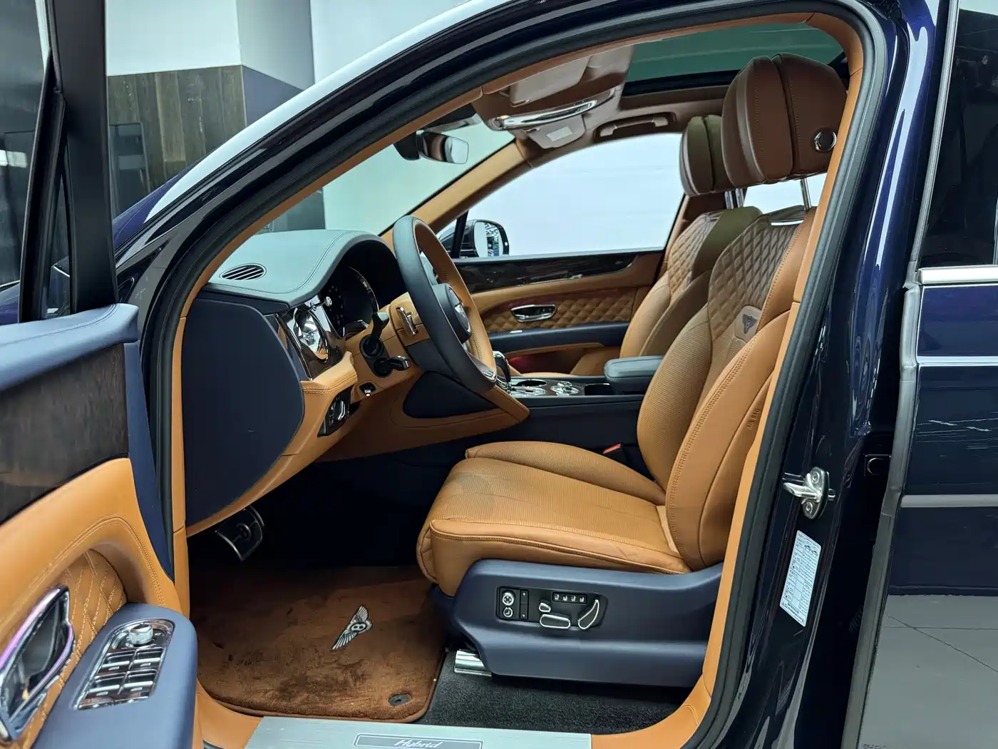 BENTLEY TIMYUE PLUG IN HYBRID