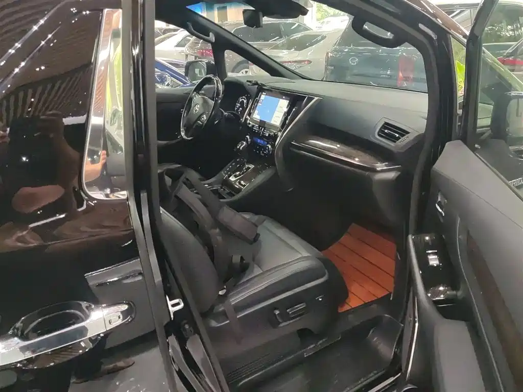 Toyota Vellfire 2021 Crown Hybrid 2.5L HV Premium Edition фото 25