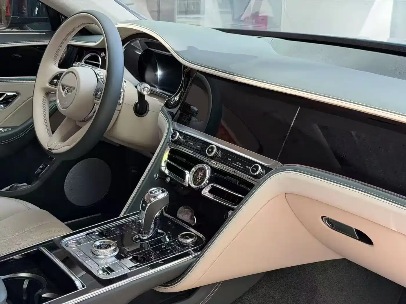 Bentley Flying Spur 2025 2024 V8 Edition 8