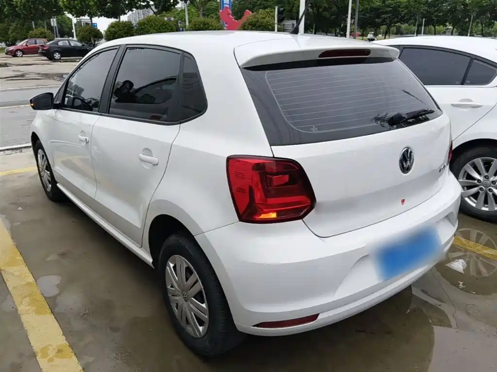 Volkswagen Polo 2016 1.4L Automatic Trend фото 5