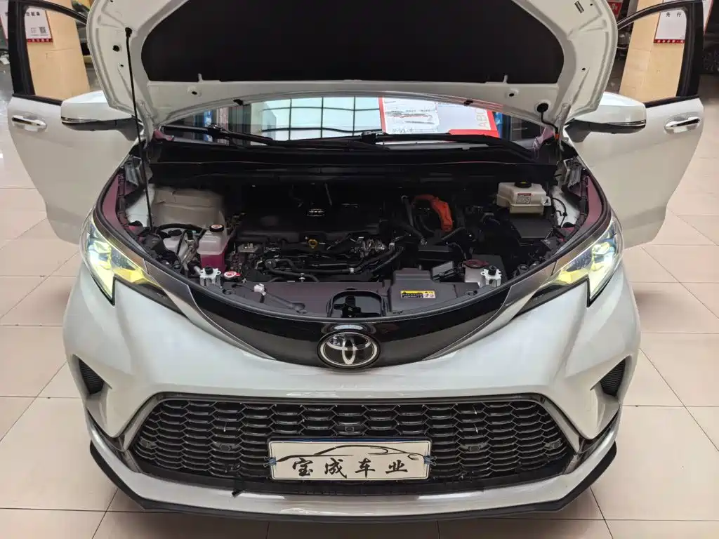 Фото 25 - Toyota Granvia