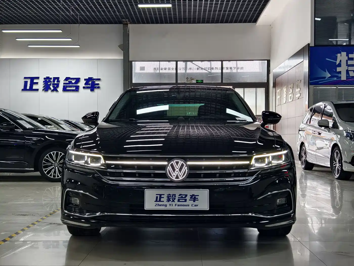 Volkswagen Phideon 2021 380TSI Luxury Edition фото 2