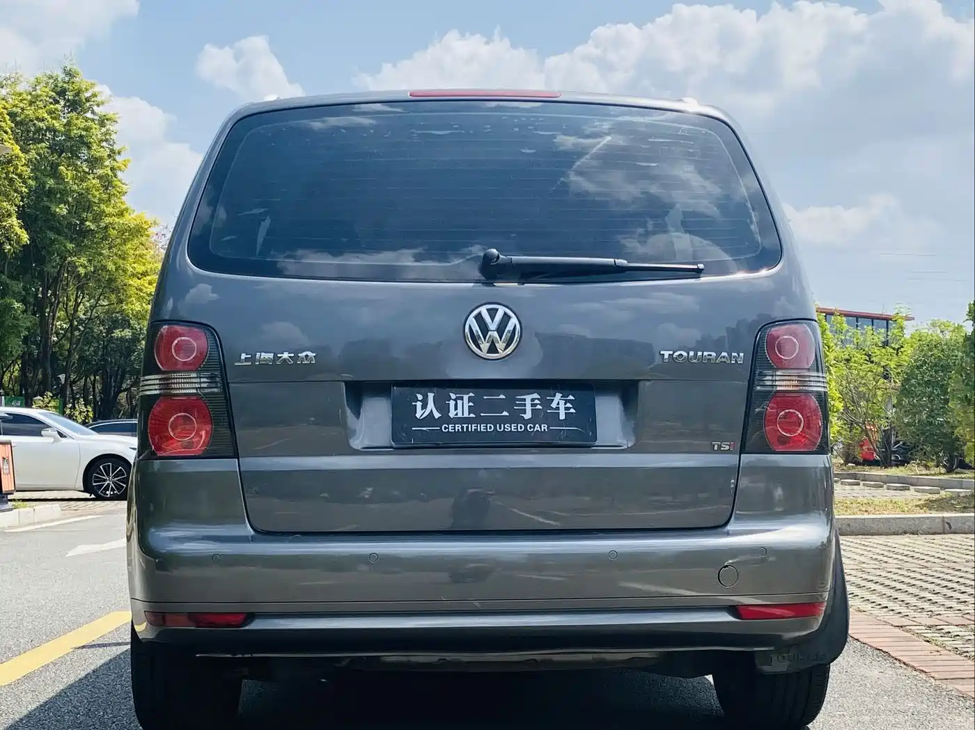 Volkswagen Touran 2013 1.4T DSG Comfort 5-seater фото 6