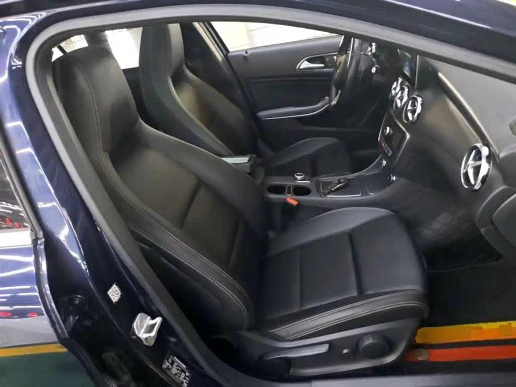 Mercedes-Benz GLA 2017 GLA 200 Dynamic фото 25