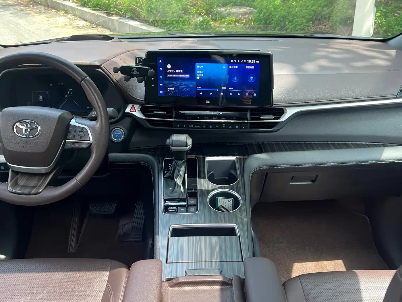 Toyota Sienna 2023 2.5L Hybrid Platinum Edition фото 11