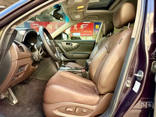 Infiniti QX70 2013 3.7L Standard Edition — фото 4