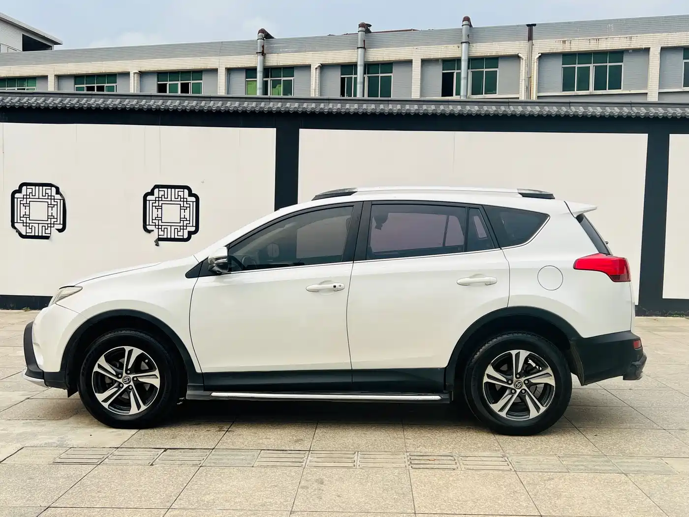 Toyota RAV4 Rongfang 2015 2.0L CVT 2WD Trend Edition фото 8
