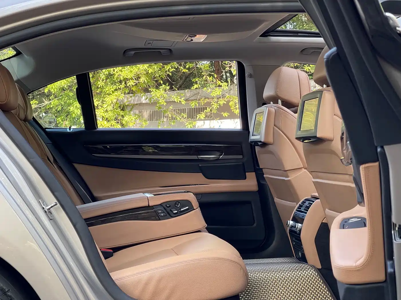 BMW 7 Series 2009 740Li Premium фото 26