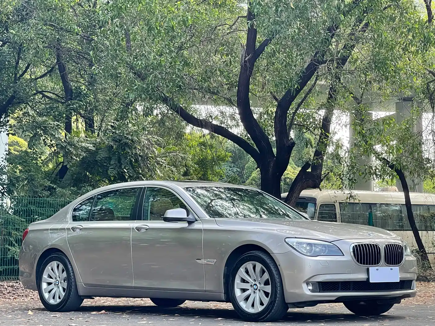 BMW 7 Series 2009 740Li Premium фото 3
