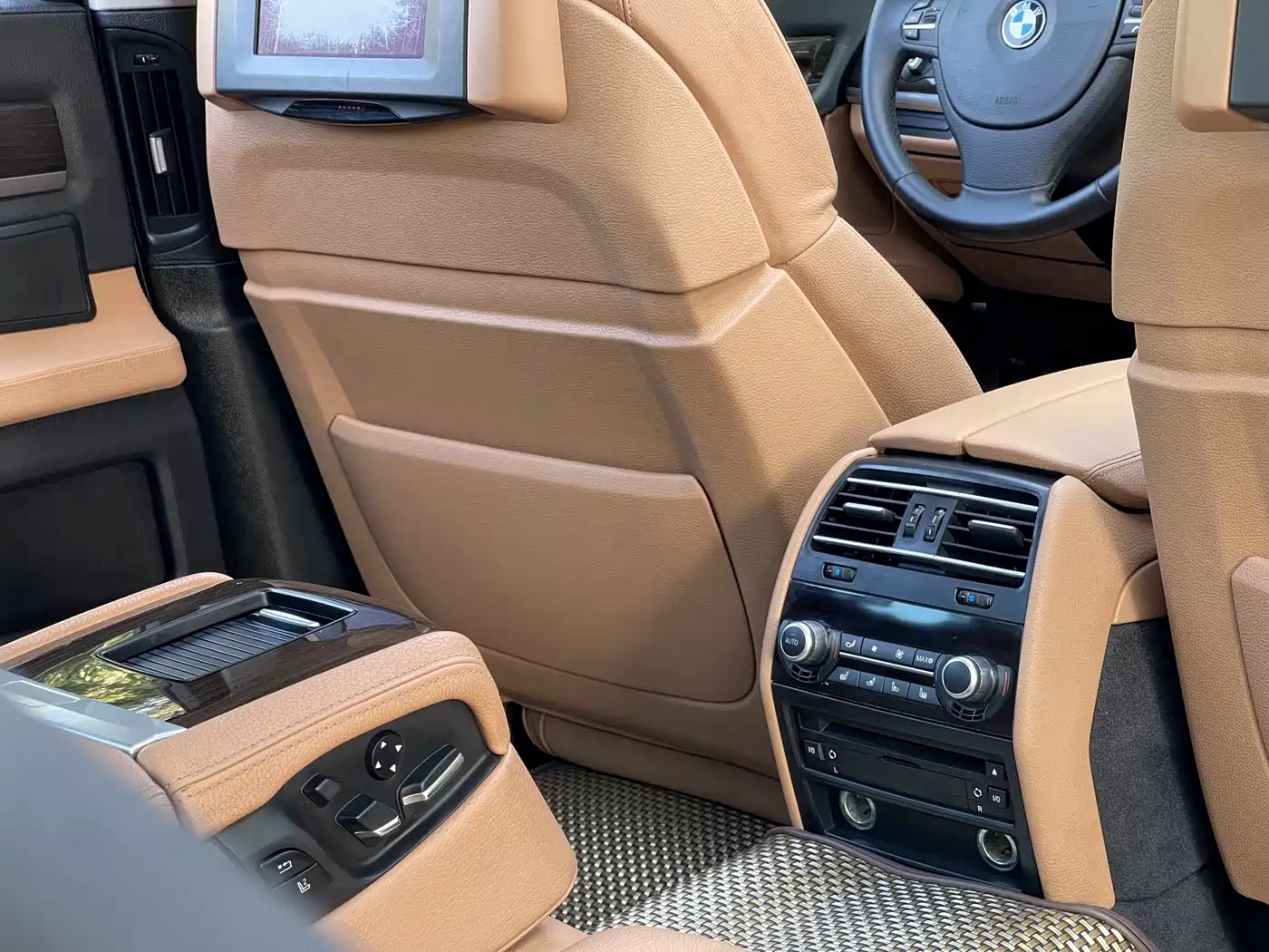 BMW 7 Series 2009 740Li Premium фото 18