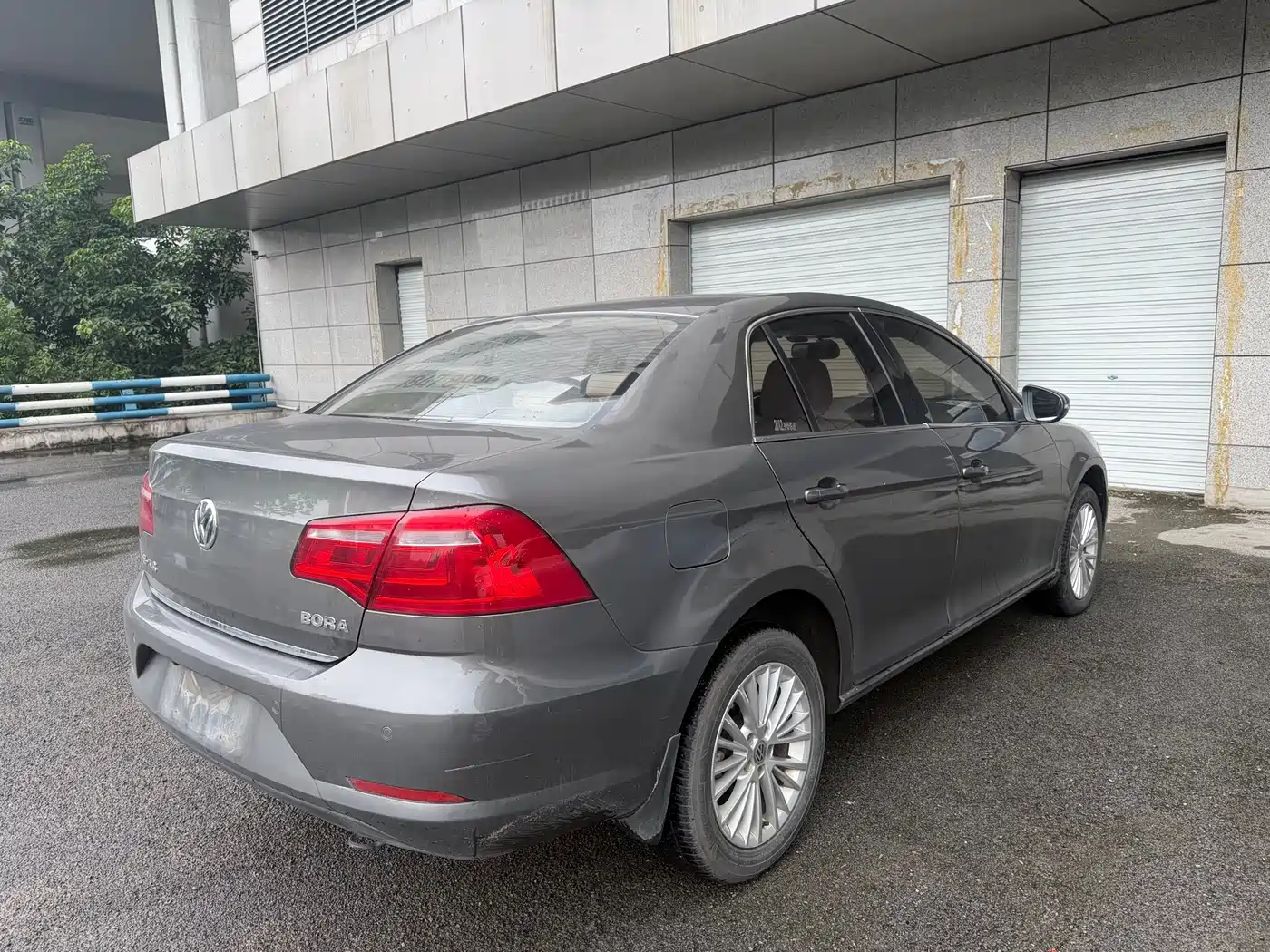 Volkswagen Bora 2013 1.6L Automatic Luxury Model фото 16