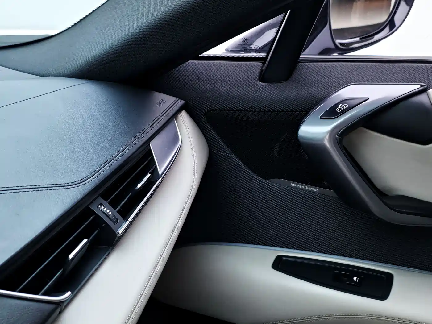 BMW i8 2014 Standard фото 42