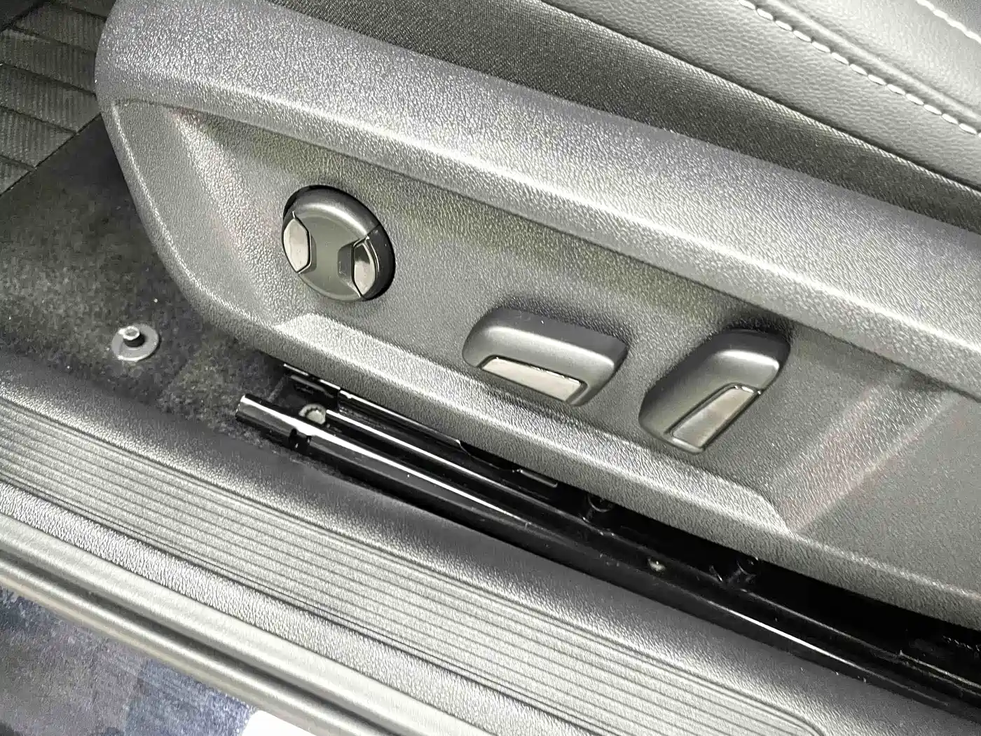 Volkswagen Passat 2023 280TSI Business Edition фото 11