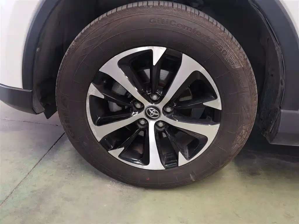 Toyota RAV4 Rongfang 2016 2.0L CVT 2WD Trend (China V) фото 23