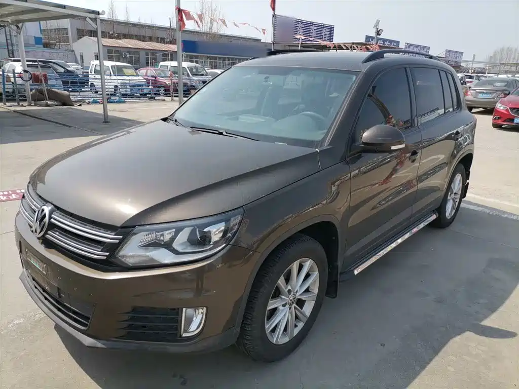 VOLKSWAGEN TIGUAN
