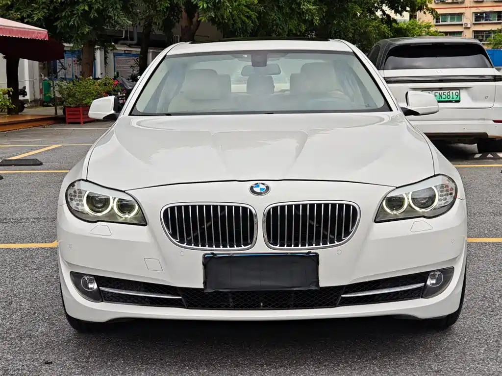 BMW 5 Series 2013 525Li Leadership фото 2