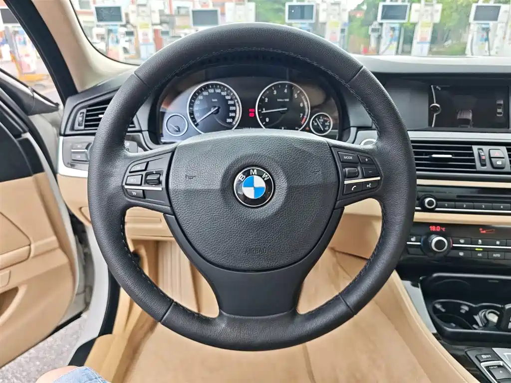 BMW 5 Series 2013 525Li Leadership фото 13