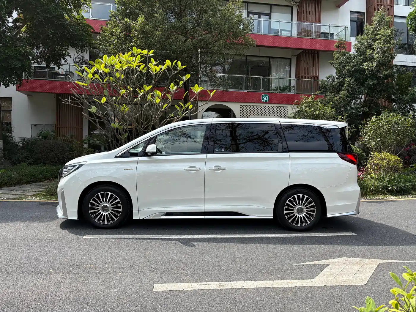 GAC Trumpchi Trumpchi M8 2021 Master Series 390T 4-Seat Glory Edition фото 3