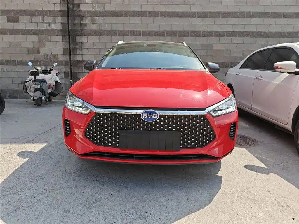 BYD E2