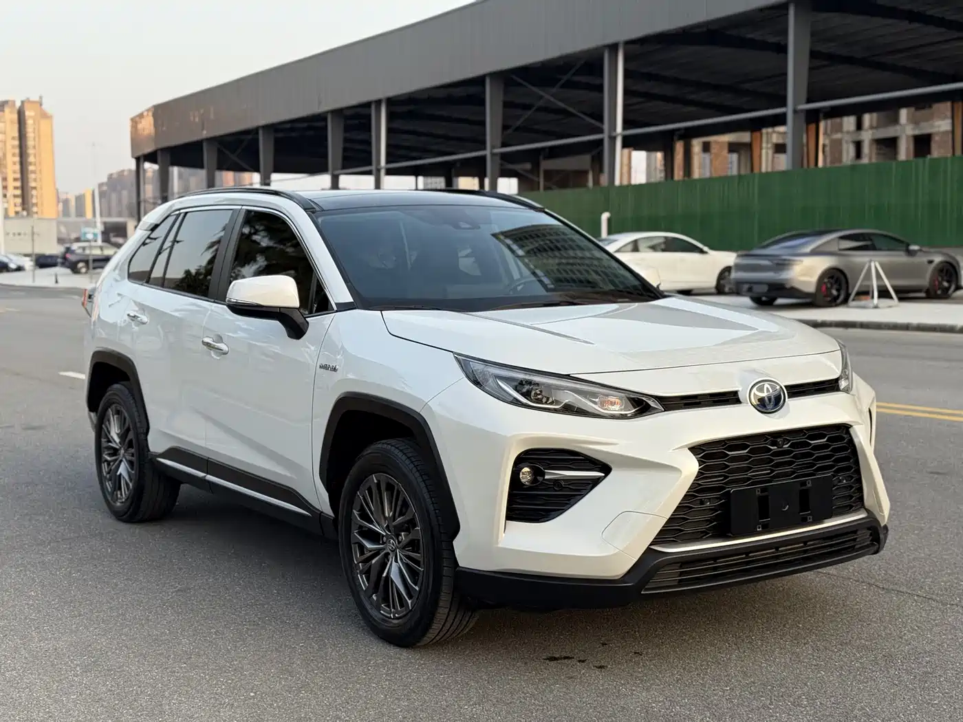 Toyota Wildlander 2023 Hybrid 2.5L E-CVT AWD Premium Edition фото 3