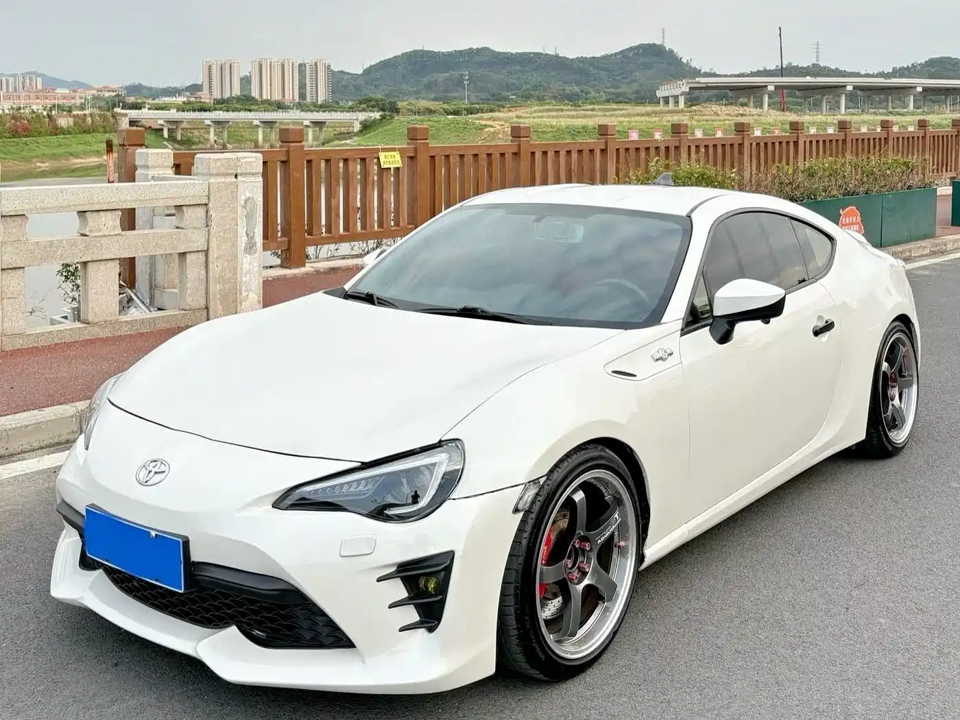 Toyota 86 2013 2.0L Automatic Luxury фото 2