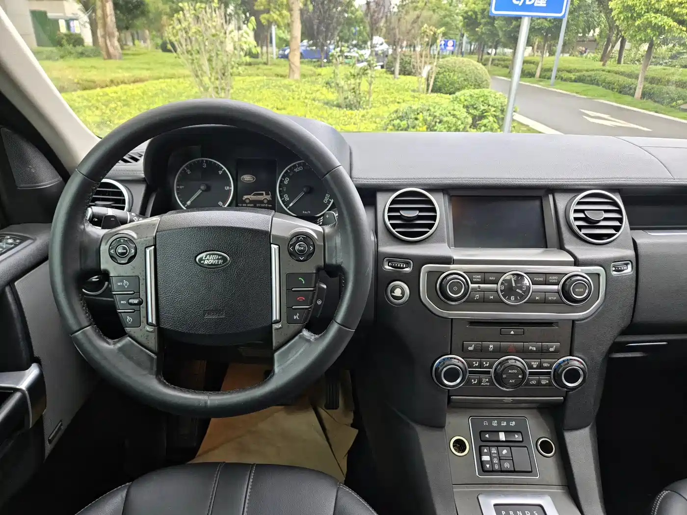 Land Rover Discovery 2015 3.0 SDV6 HSE Diesel фото 11
