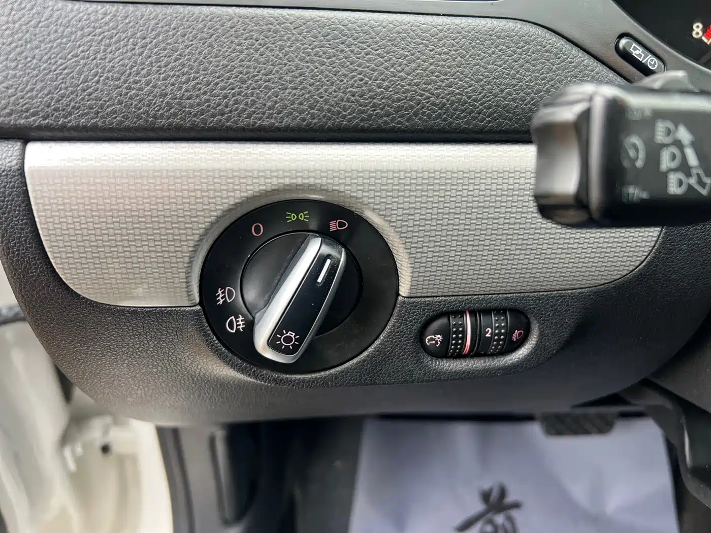 Volkswagen Sagitar 2012 1.6L Automatic Comfort Type фото 16