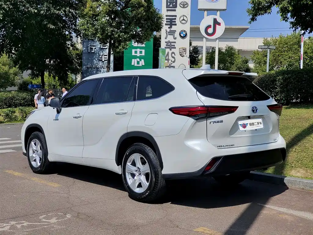 Toyota Highlander 2023 2.5L Smart Hybrid Dual Engine AWD Elite 7-Seater фото 4