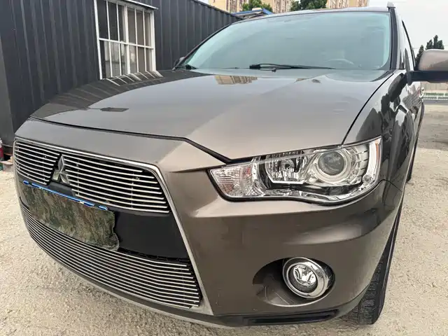  Mitsubishi Outlander (Import) 2012 Outlander 2.4 Fashion Navigation Edition