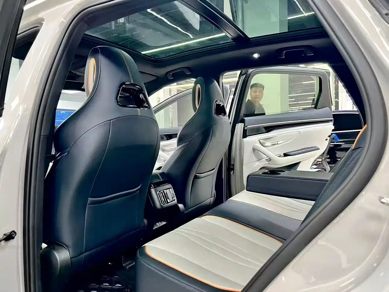 BYD Song PLUS PHEV 2024 Glory Edition DM-i 110km Flagship фото 6