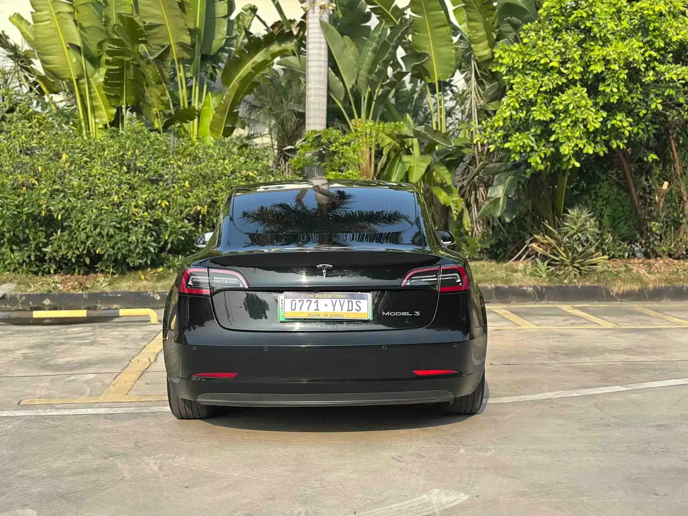 TESLA MODEL 3