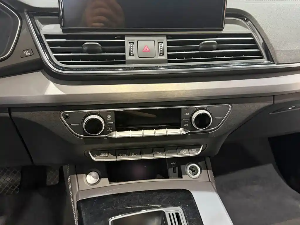 Фото 9 - Audi Q5L