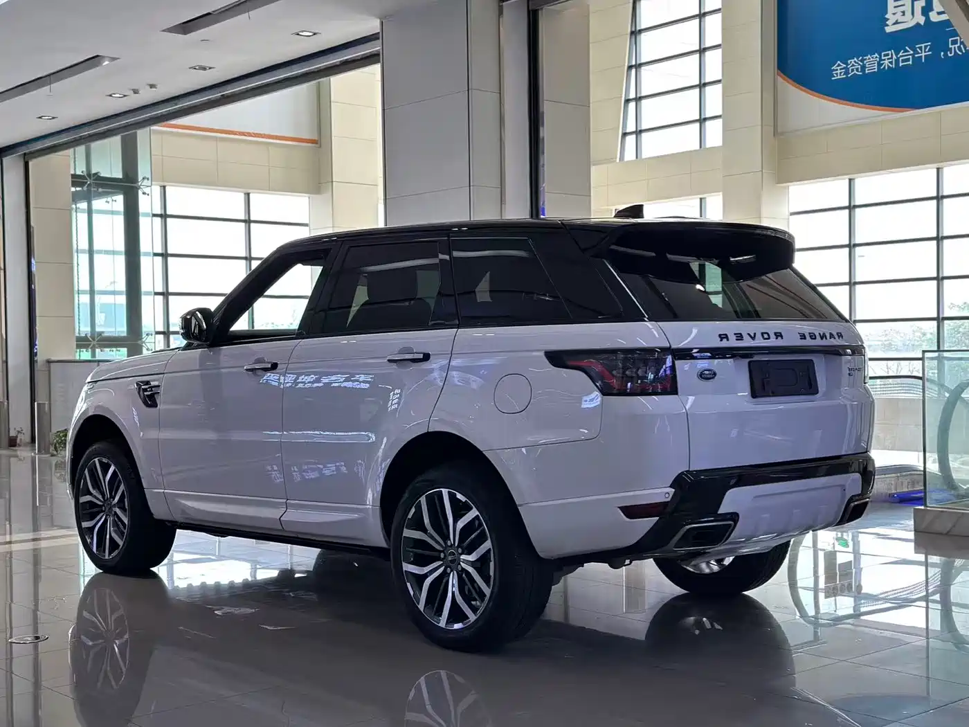 Land Rover Range Rover Sport 2020 3.0 L6 SE фото 20