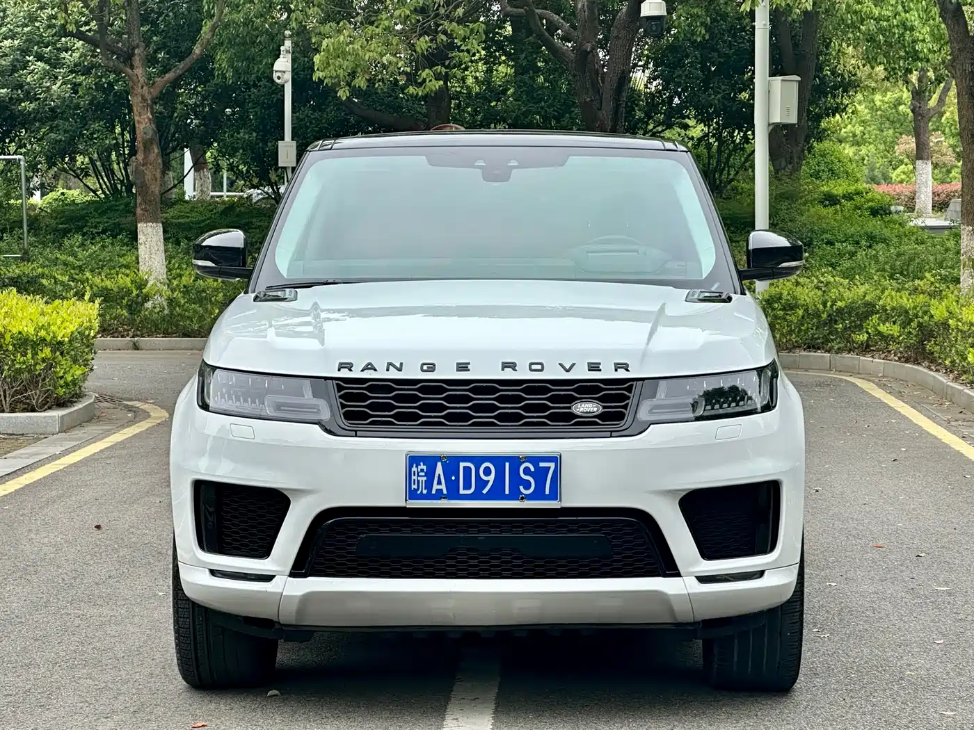 Land Rover Range Rover Sport 2022 3.0 L6 Gloss Black Edition фото 2