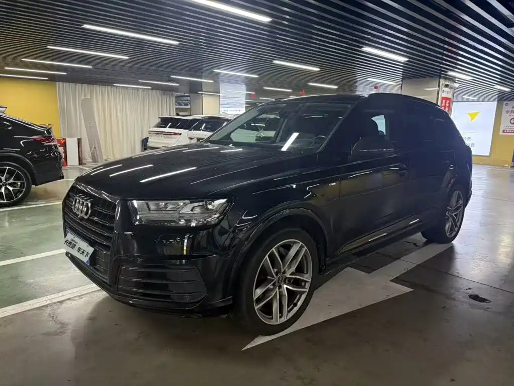 Фото 1 - Audi Q7