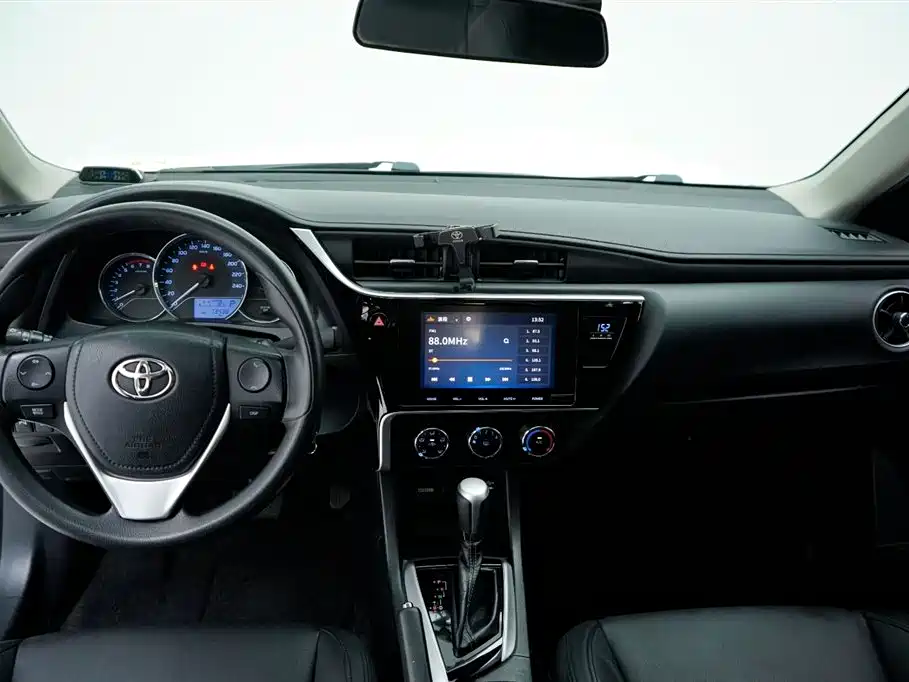 Toyota Levin 2017 Facelift 185T CVT Elite (China V) фото 3