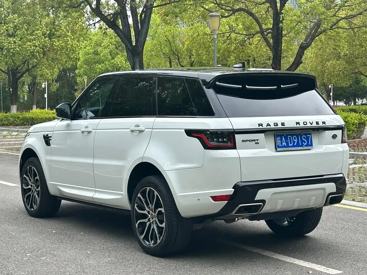 Land Rover Range Rover Sport 2022 3.0 L6 Gloss Black Edition фото 20