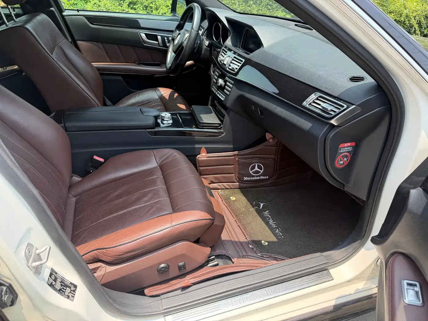 Photo 12 - Mercedes-Benz E-Class
