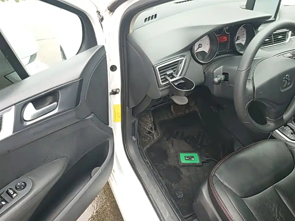 Peugeot 308 2014 Model Joy Edition Classic 1.6L Automatic Trend Style фото 16
