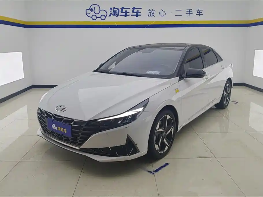 Hyundai Elantra 2021 1.5L CVT LUX Premium Edition