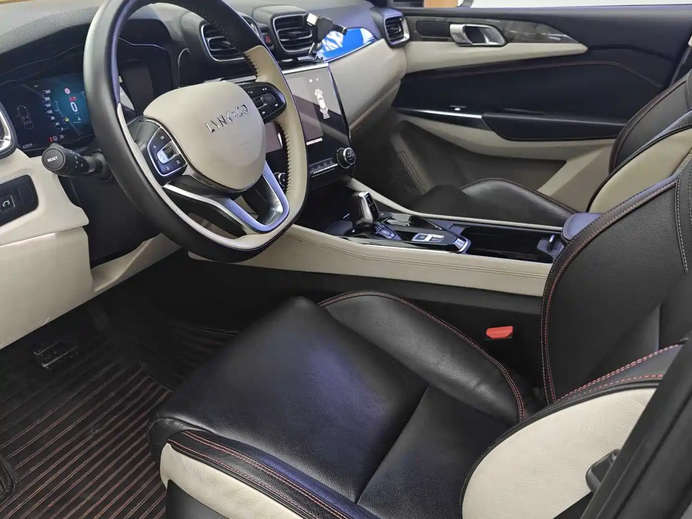 Lynk & Co 02 2018 Model 1.5T DCT 2WD Yao Pro Edition China V фото 8