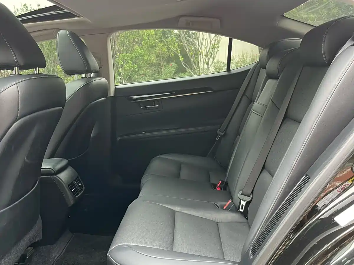 Lexus ES 2014 300h Comfort Edition фото 4