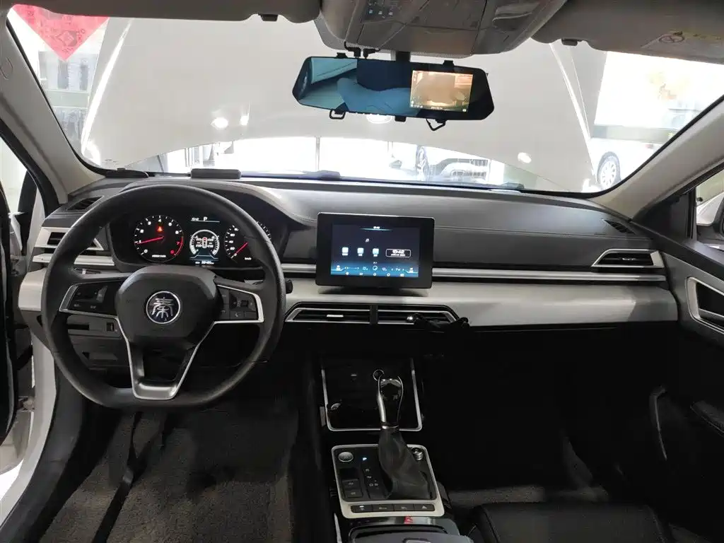 BYD Qin 2019 1.5L Automatic Luxury Edition фото 6